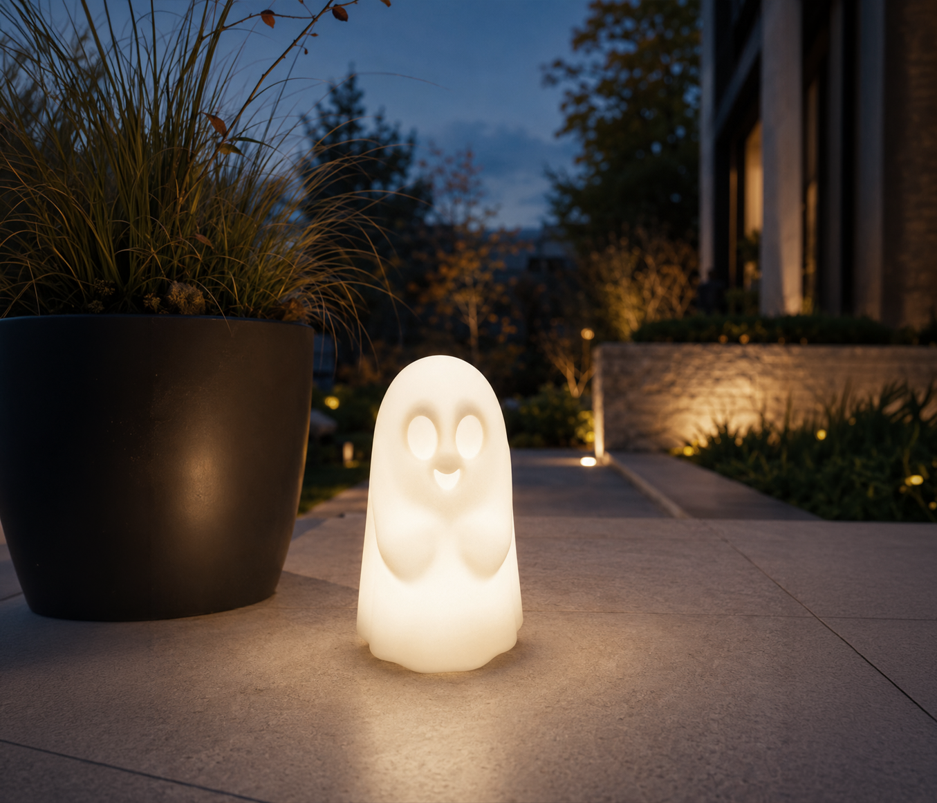 MeLiTec LED Geist Aurora – Halloween Dekoleuchte mit bewegtem RGBW-Lichteffekt, Solar & Fernbedienung