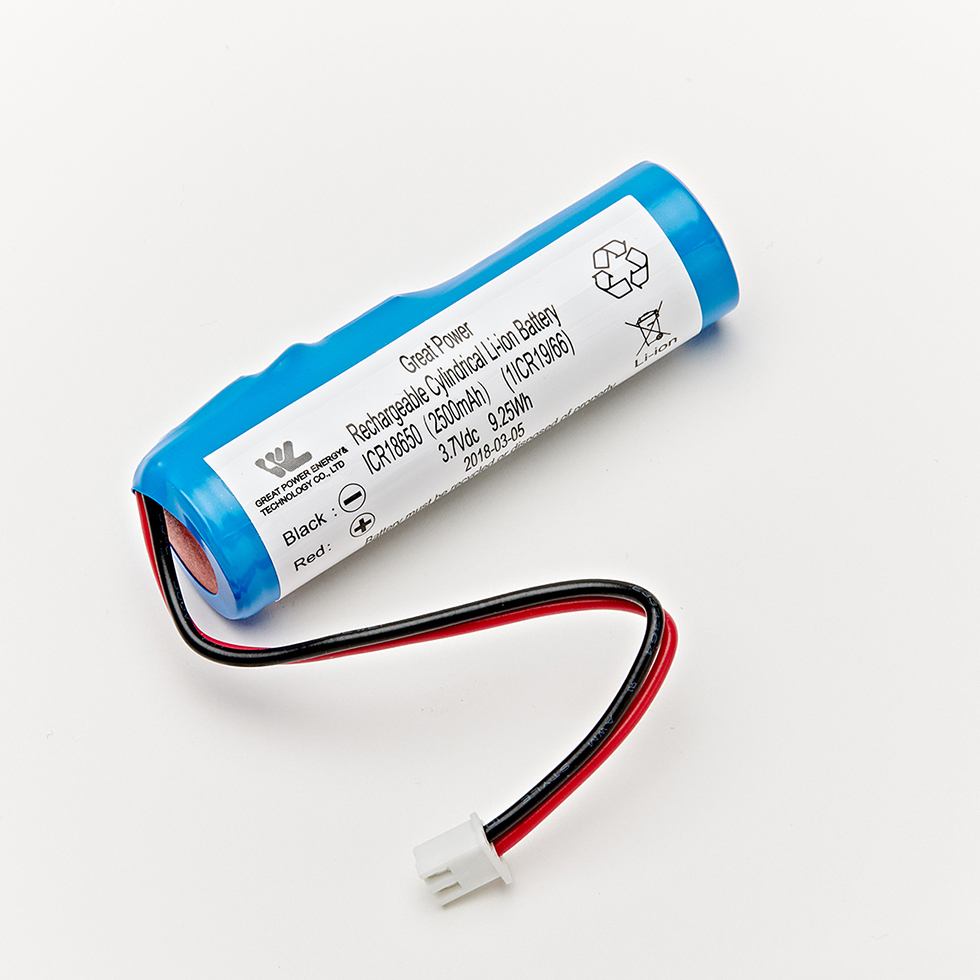 Lithium Ionen Akku Typ 18650 2500mAh 3,7V mit Stecker Li-Ion